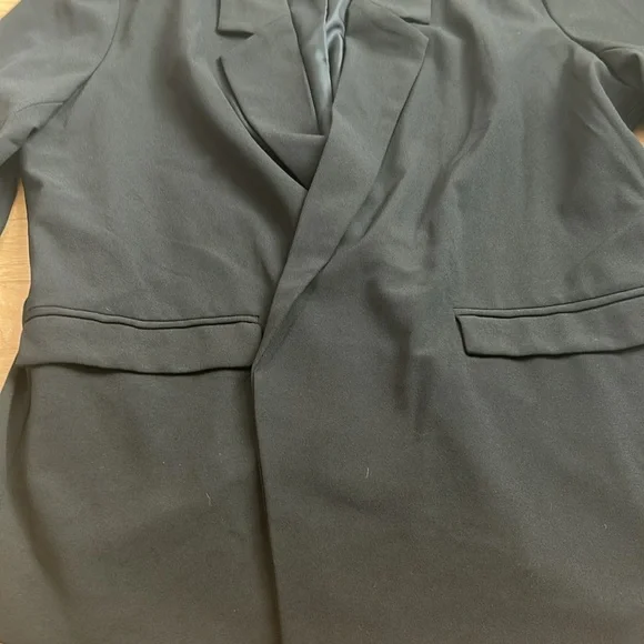 Women’s black blazer - Picture 3 of 3